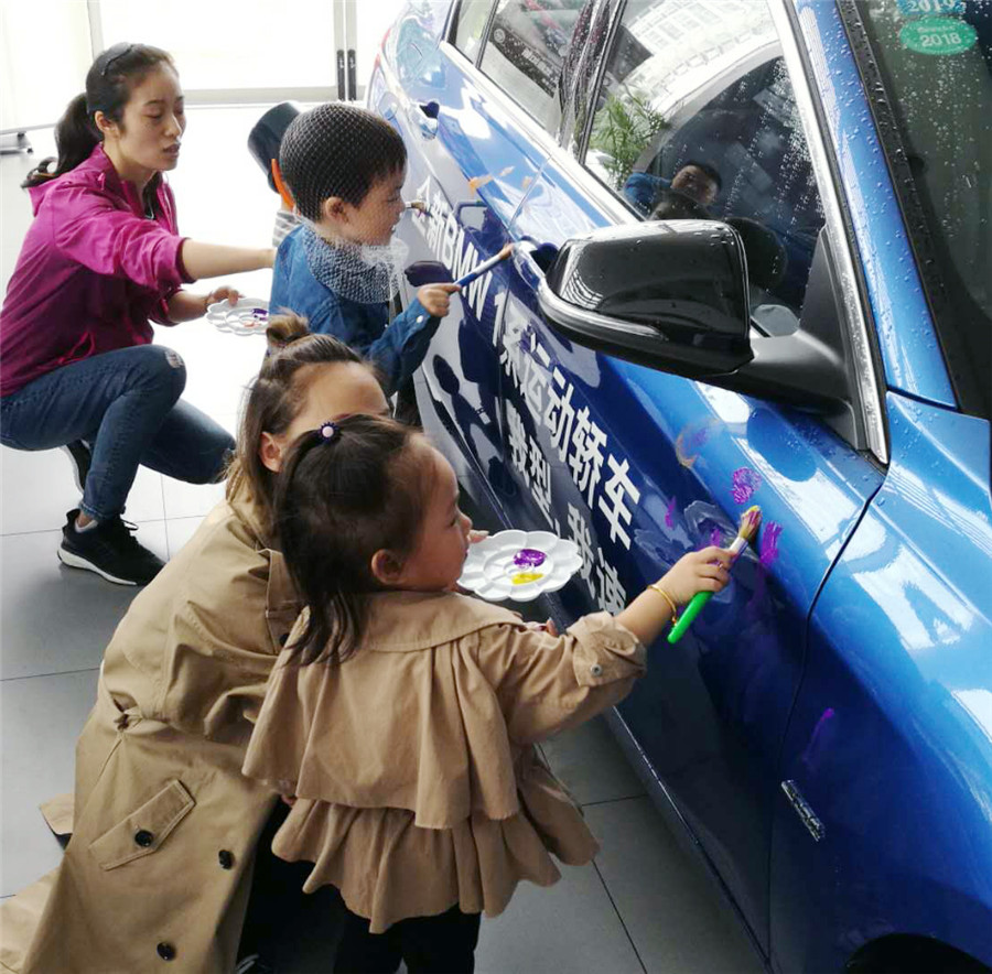 江蘇常州巨凝早教中心汽車(chē)彩繪