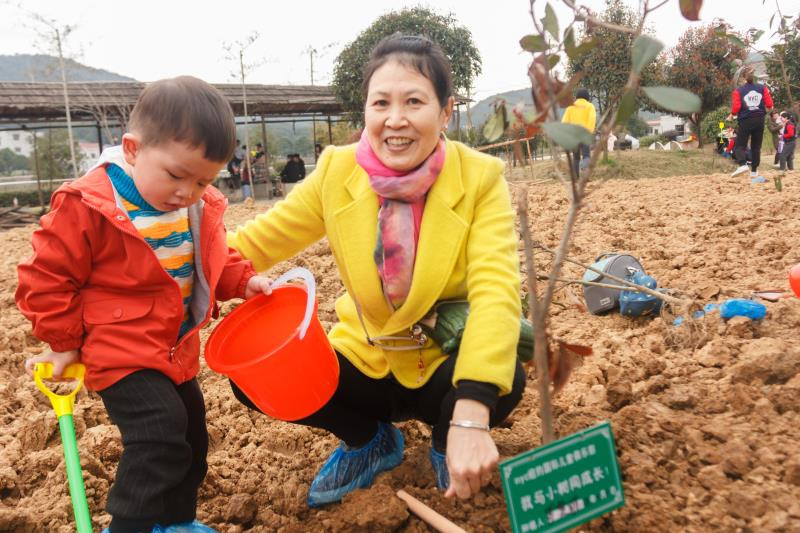 NYC紐約國際長沙陽光錦城早教中心：植樹節(jié)—我和小樹同成長