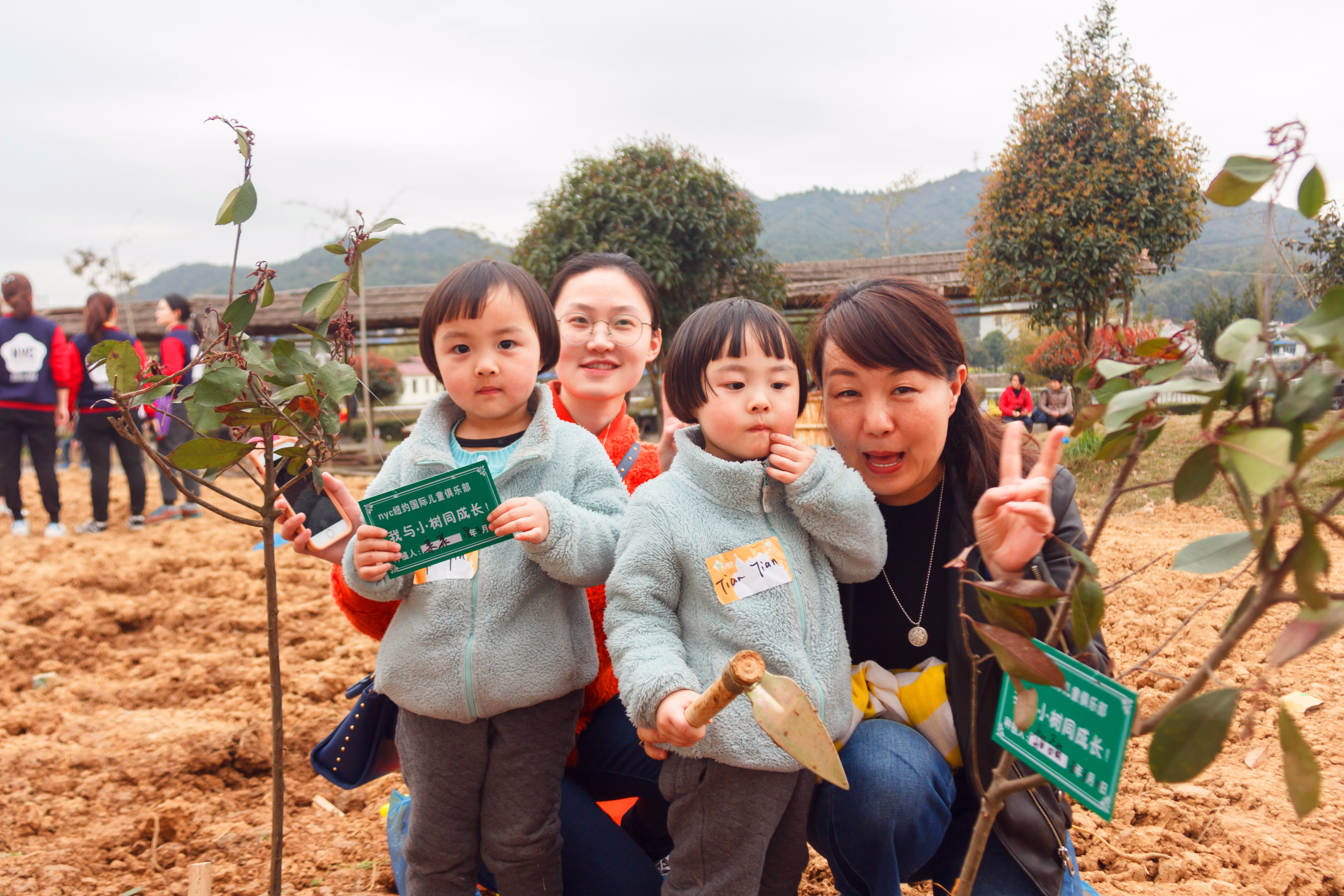 NYC紐約國際長沙陽光錦城早教中心：植樹節(jié)—我和小樹同成長