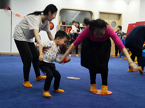 NYC紐約國(guó)際天津?yàn)I海早教中心：“圣誕精靈”生日會(huì)回顧